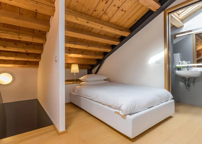 The Silk House By Lionhost 3*