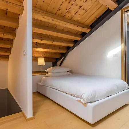 The Silk House By Lionhost 3*