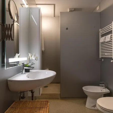 The Silk House By Lionhost 3*